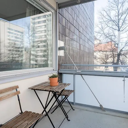 2br At Downtown With Balcony - Great Location Apartment