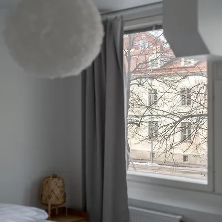 Modern 2br With Balcony & Location Lägenhet