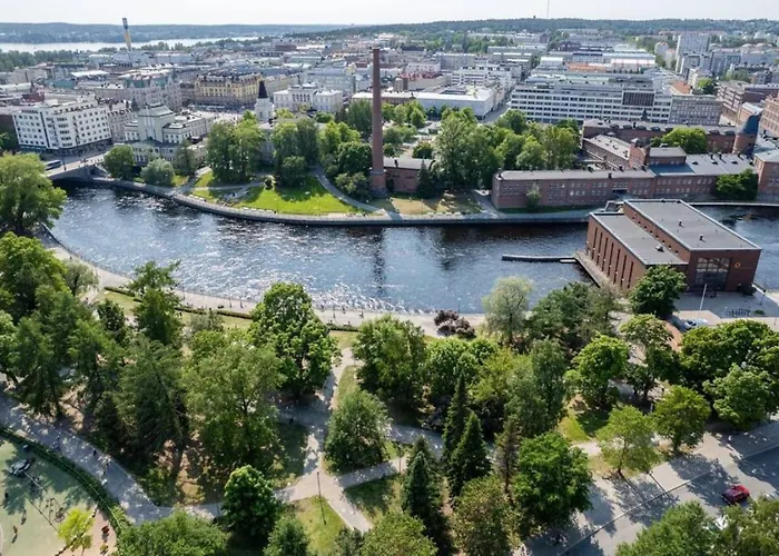 2br At Downtown With Balcony - Great Location *